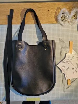CHANTRY TOTE BAG in Cinder Black