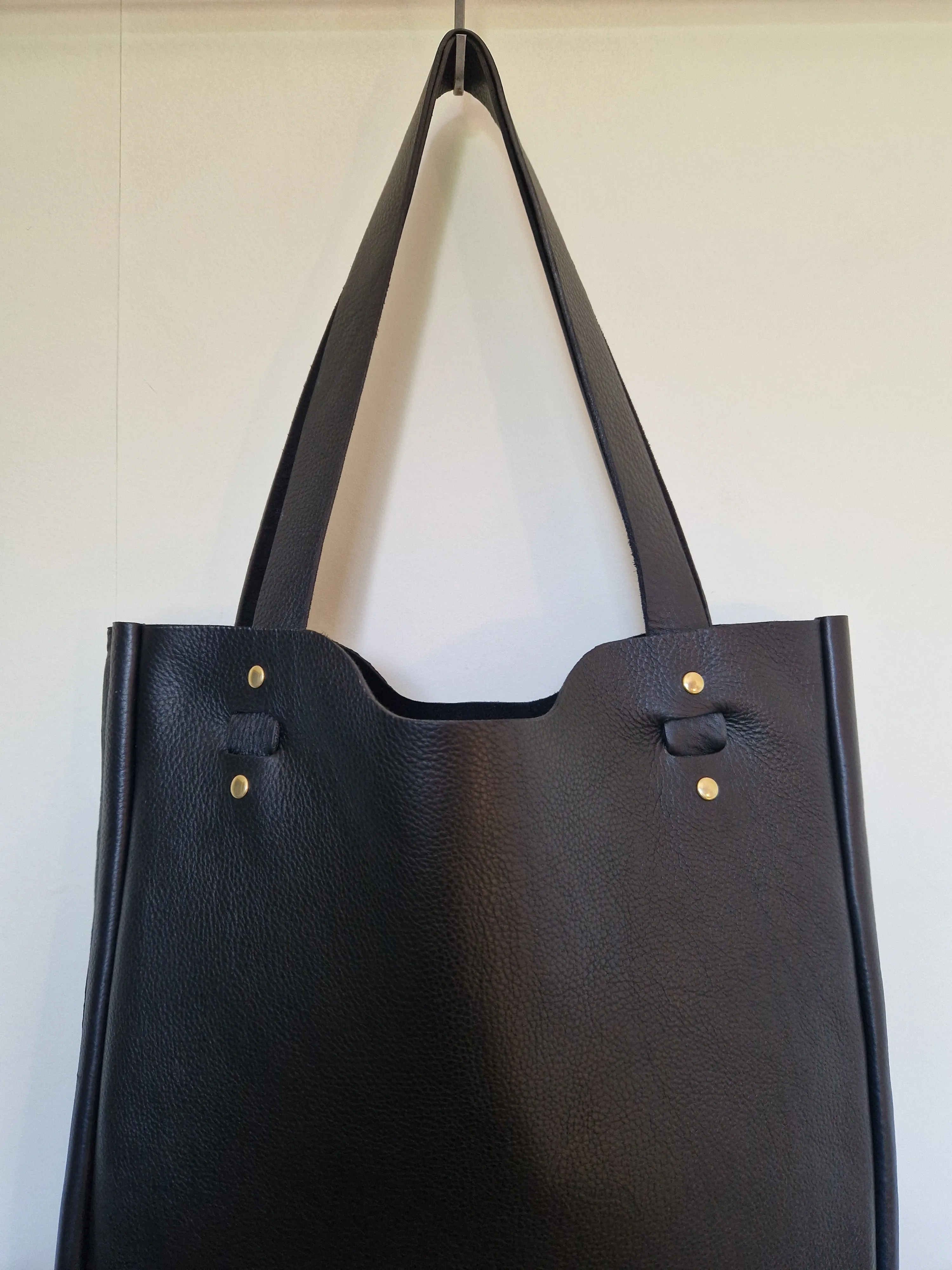 CHANTRY TOTE BAG in Cinder Black