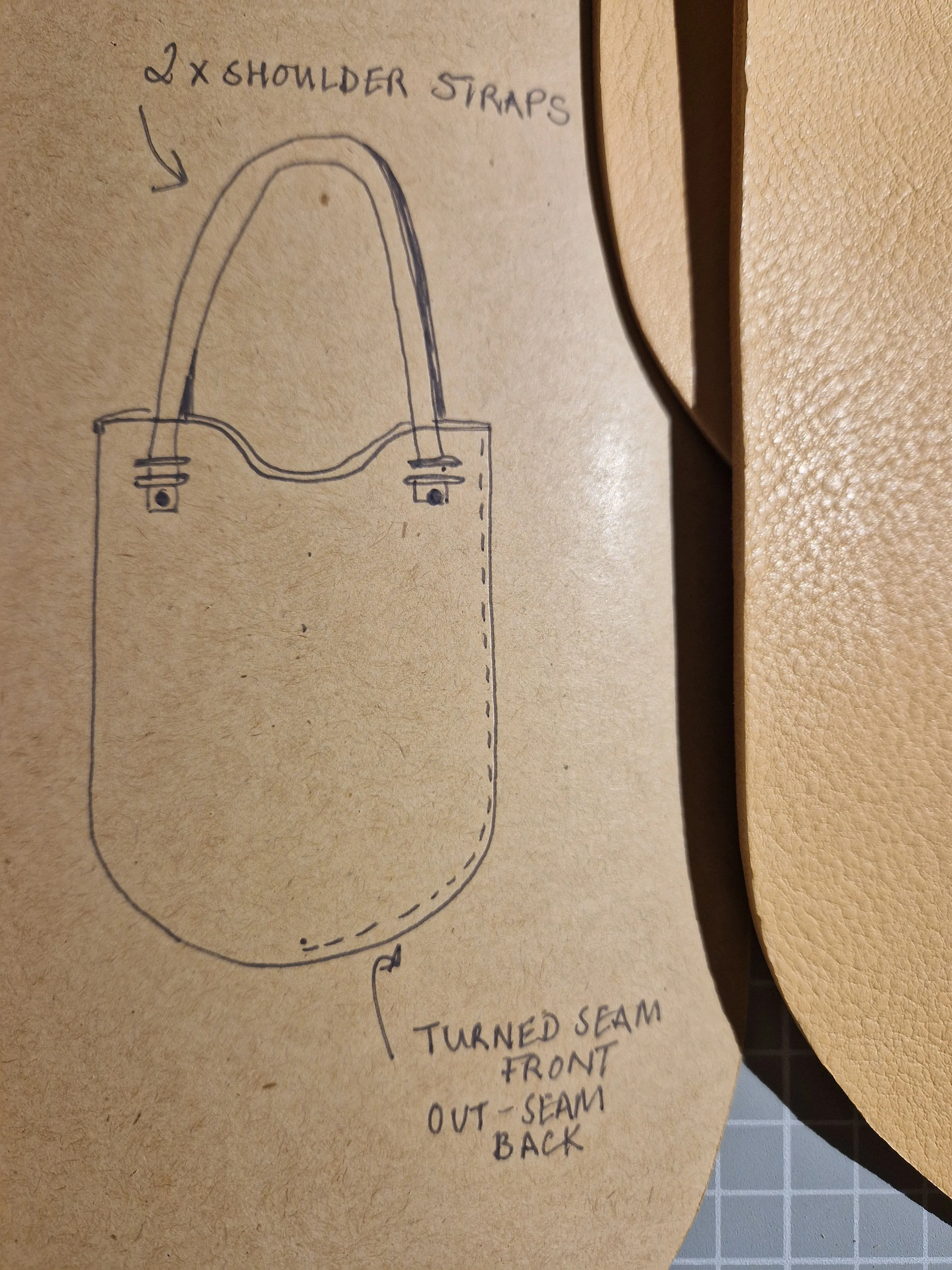 CHANTRY TOTE BAG in Cinder Black