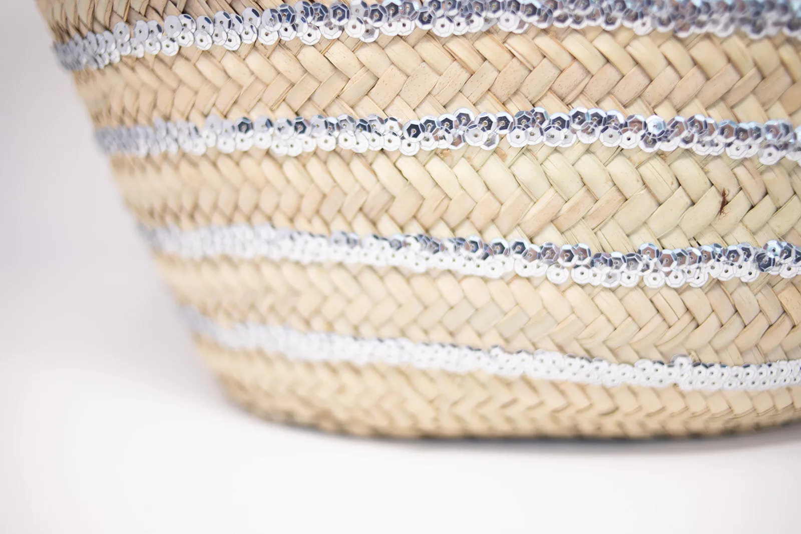 Silver/Gold Round Straw Bag