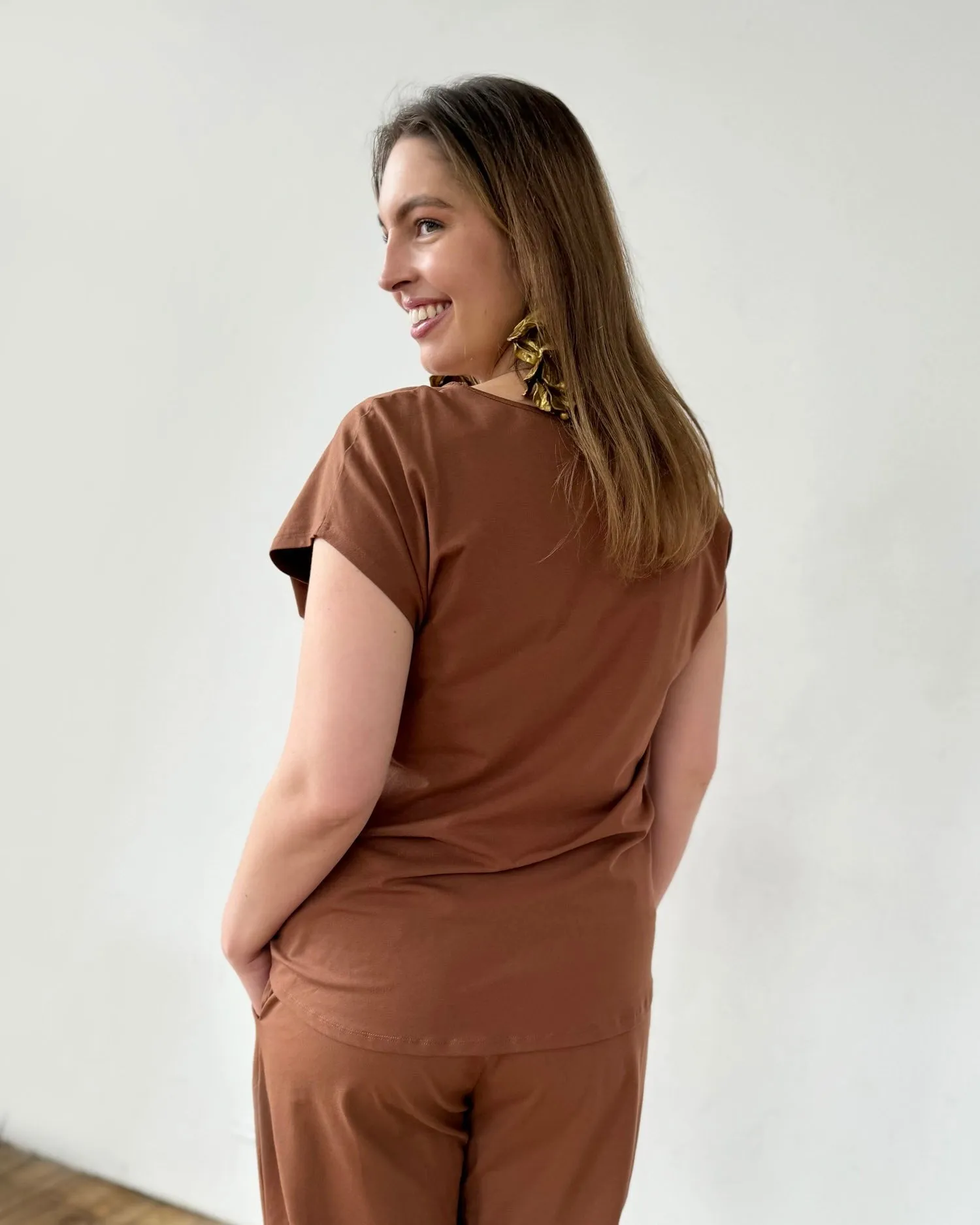 SITA tee in Cacao Brown